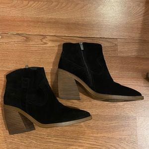Vince camuto booties with side zipper size 7 used